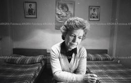 Foto 215: Fotografía de Lilia Jons de Orfanó en su casa