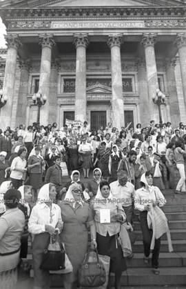 Foto 226: Fotografía de Madres de Plaza de Mayo frente al Congreso
