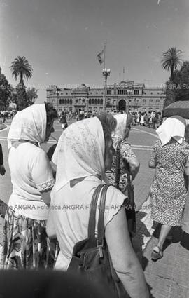 Foto 204: Fotografía de Lilia Amparo Jons de Orfanó en Plaza de Mayo