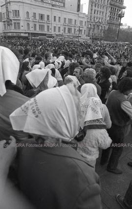 Foto 047: Fotografía de movilización de Madres de Plaza de Mayo