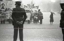Foto 190: Fotografía de manifestación de Madres y Abuelas de Plaza de Mayo
