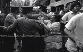 Foto 250: Fotografía de represión de Madres de Plaza