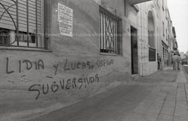 Foto 077: Fotografía de pintadas realizadas por agentes de la dictadura cívico militar