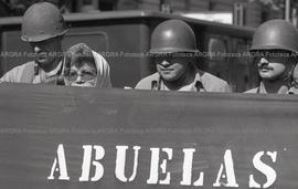Foto 056: Fotografía de movilización de Abuelas de Plaza de Mayo