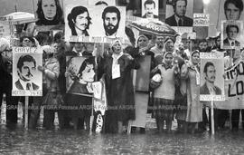 Foto 011: Fotografía de manifestación de Madres y Abuelas de Plaza de Mayo