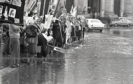 Foto 182: Fotografía de manifestación de Madres y Abuelas de Plaza de Mayo
