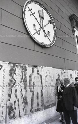 Foto 132: Fotografía del siluetazo por los detenidos desaparecidos