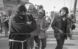 Foto 269: Fotografía de Adolfo Pérez Esquivel, Fray Antonio Puigjane y Madres de Plaza de Mayo