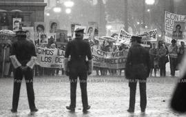 Foto 003: Fotografía de manifestación de Madres y Abuelas de Plaza de Mayo