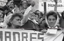 Foto 052: Fotografía de movilización de Madres de Plaza de Mayo