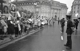 Foto 188: Fotografía de manifestación de Madres y Abuelas de Plaza de Mayo