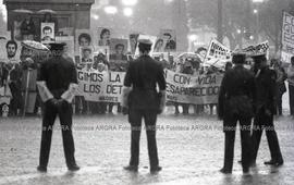Foto 004: Fotografía de manifestación de Madres y Abuelas de Plaza de Mayo