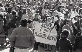 Foto 123: Fotografía de movilización de Madres de Plaza de Mayo