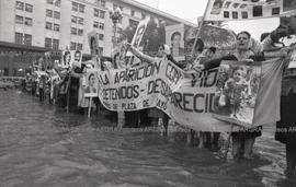 Foto 180: Fotografía de manifestación de Madres y Abuelas de Plaza de Mayo