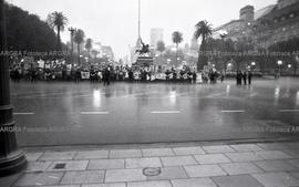 Foto 171: Fotografía de manifestación de Madres y Abuelas de Plaza de Mayo