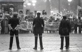 Foto 010: Fotografía de manifestación de Madres y Abuelas de Plaza de Mayo