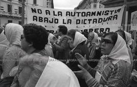 Foto 135: Fotografía de movilización de Madres de Plaza de Mayo