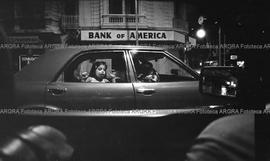 Foto 147: Fotografía de una niña en un auto