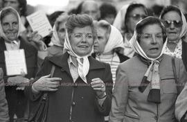 Foto 087: Fotografía de movilización de Madres de Plaza de Mayo