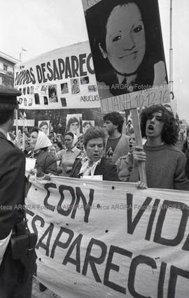 Foto 233: Fotografía de Madres de Plaza de Mayo en Plaza de Mayo