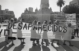 Foto 298: Fotografía de ronda de Madres de Plaza de Mayo