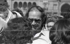 Foto 302: Fotografía de Adolfo Pérez Esquivel y Madres de Plaza de Mayo