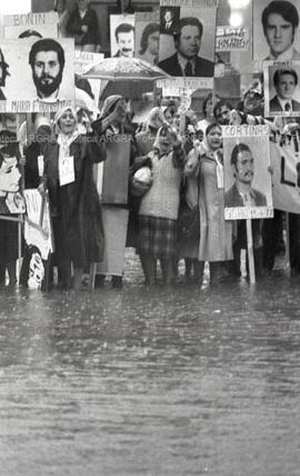 Foto 013: Fotografía de manifestación de Madres y Abuelas de Plaza de Mayo