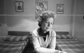 Foto 216: Fotografía de Lilia Jons de Orfanó en su casa