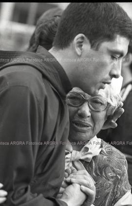 Foto 262: Fotografía de un sacerdote y una Madre de Plaza de Mayo