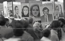 Foto 272: Fotografía de Retratos de detenidos desaparecidos en Plaza de Mayo